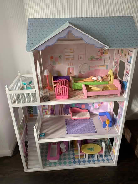 Photo of free Large Dolls House (Kingswinford DY6) #1