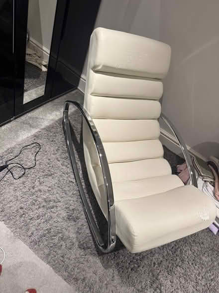 Photo of free White armchair (SE1 2DF) #1