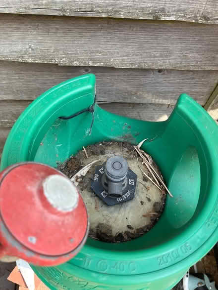 Photo of free Gas canister and BBQ (Beckenham BR3 3NL) #2
