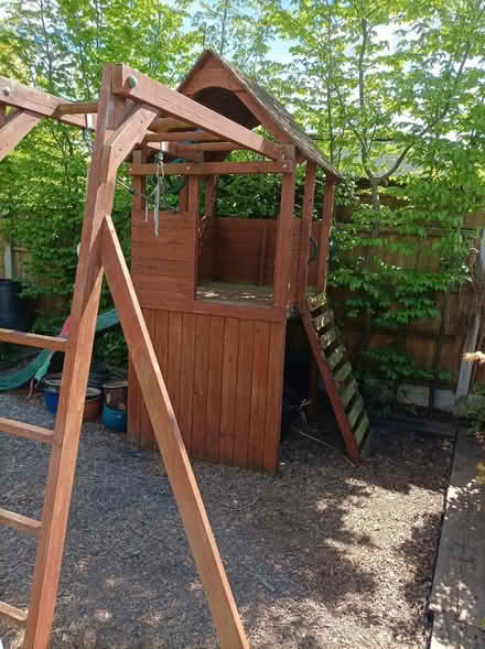 Photo of free Dunsterhouse Epic Climbing Frame (Swan Lane, Wickford, SS11) #2
