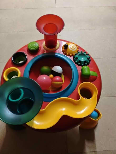 Photo of free toddler play table with balls. (Cottam PR4) #2