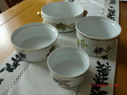 Photo of free Royal Worcester oven to tableware, Evesham design. (Bilton HG1) #1