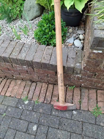 Photo of free Log splitter, heavy duty (Appleby-in-Westmorland CA16) #1