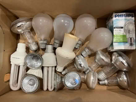 Photo of free Selection of light bulbs (Wellow BA2) #1