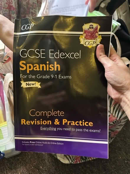 Photo of free CGP GCSE spanish revision kit (Croydon CR0) #1