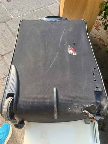 Photo of free Soft suitcase 60cm x 40cm x 30cm (Esher KT10) #1