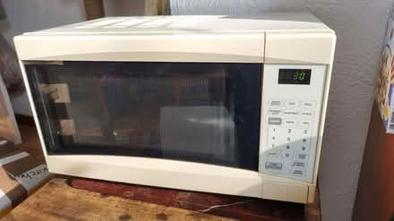 Photo of free Old working microwave, N22 (Alexandra Palace N22) #1