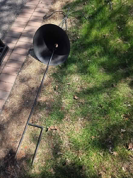 Photo of free Post for Bird feeder (Old Ottawa South) #2