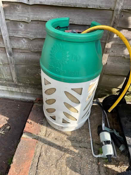 Photo of free Gas canister and BBQ (Beckenham BR3 3NL) #1