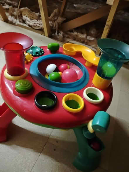 Photo of free toddler play table with balls. (Cottam PR4) #3