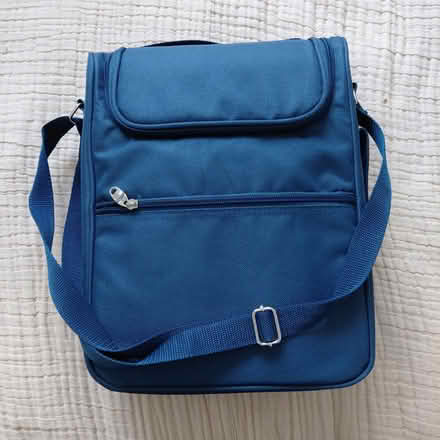 Photo of free Navy blue lunch/picnic bag (Union City) #1