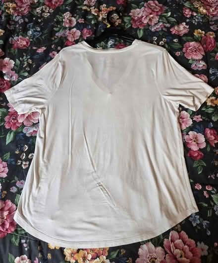 Photo of free White V-neck Tee L (West 7th) #4