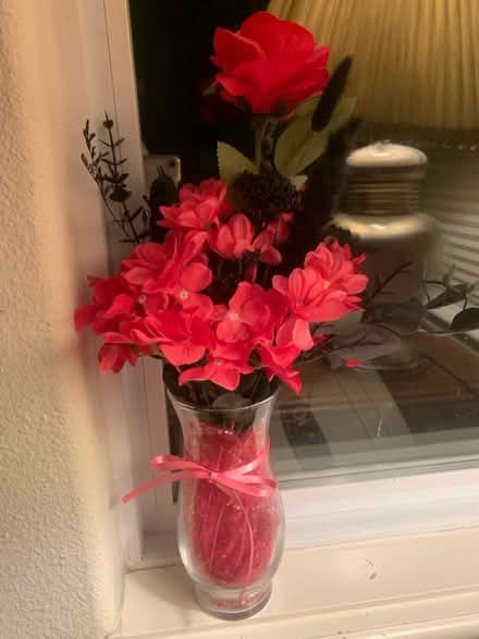 Photo of free Vase w/silk flowers (Saratoga) #1