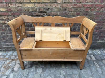 Photo of free Wooden Storage Bench (Canonbury N1) #4