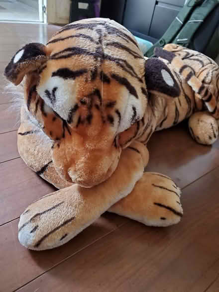 Photo of free Lovely, large toy tiger (Sutton near town centre) #1