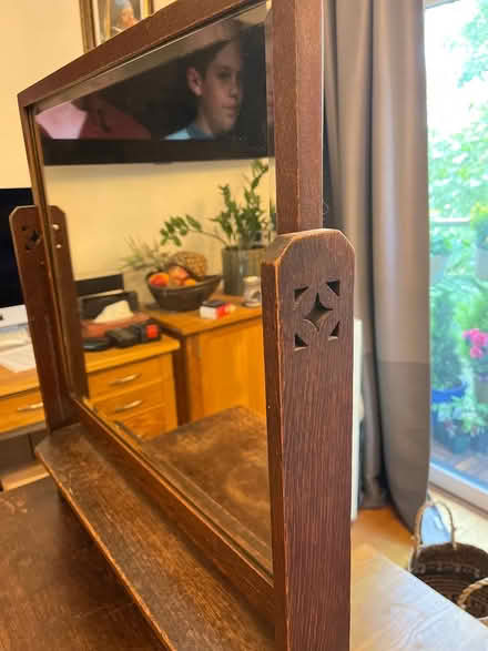 Photo of free Vintage vanity unit (Kt3 4bf) #2