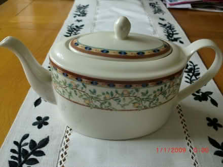 Photo of free Porcelain teapot (Bilton HG1) #1