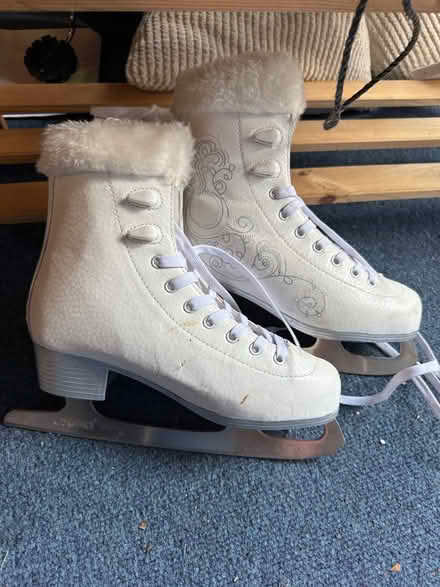 Photo of free Ice skating shoes - female (High brooms) #1