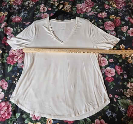 Photo of free White V-neck Tee L (West 7th) #2