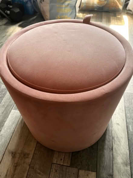 Photo of free Pouffe (Ub60ln) #1