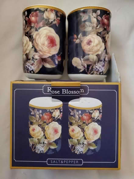 Photo of free Brand new Salt & pepper shaker (Stonebridge NW10) #1