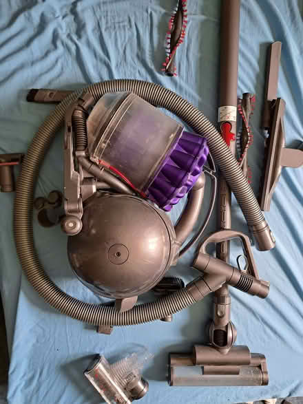 Photo of free Dyson DC39 vacuum cleaner (Battle RG30) #2