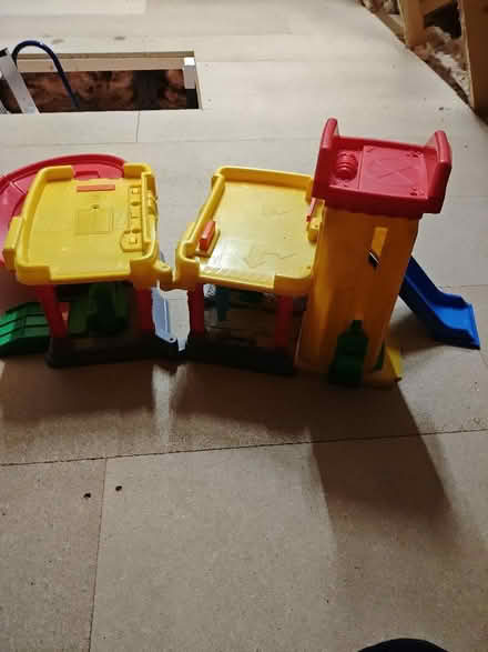 Photo of free toddler toy garage (Cottam PR4) #1