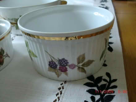 Photo of free Royal Worcester oven to tableware, Evesham design. (Bilton HG1) #2