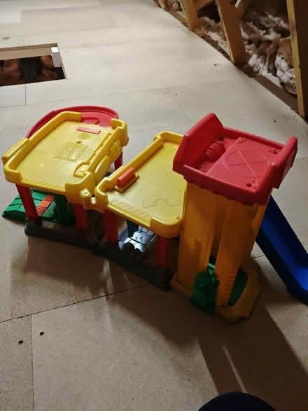 Photo of free toddler toy garage (Cottam PR4) #4