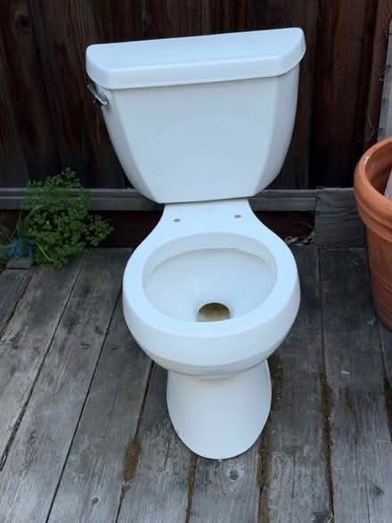 Photo of free Kohler toilet ….round front (Pleasanton) #1
