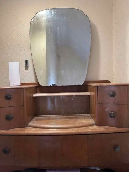Photo of free Old fashioned dressing table (HR2) #1