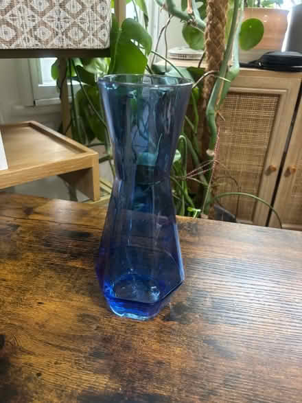 Photo of free Small blue vase (Bayswater W2) #1