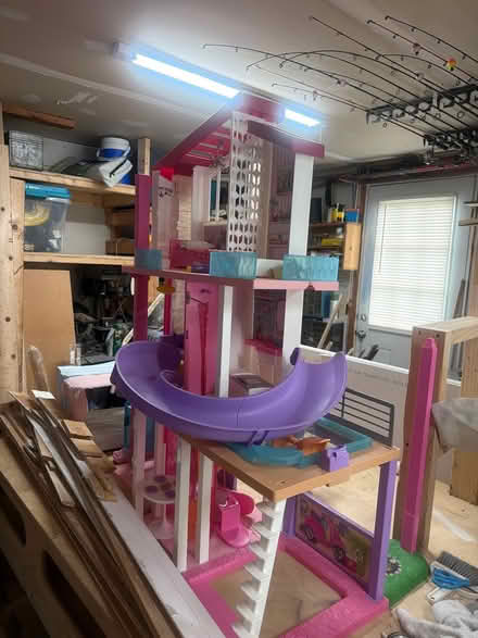 Photo of free Barbie Dream House (Neffsville) #1
