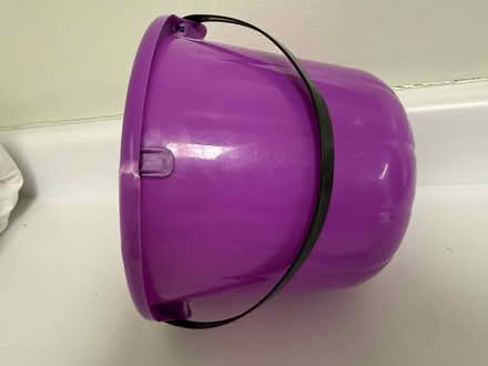 Photo of free Halloween trick-or-treat bucket (1075 Valencia Avenue) #3