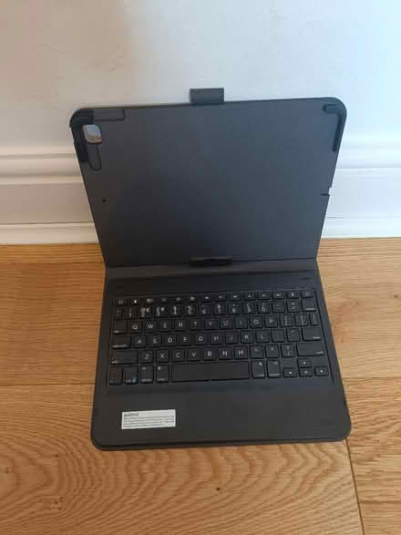 Photo of free Keyboard/Case for iPad 3rdGen,10.5" (SE9) #1