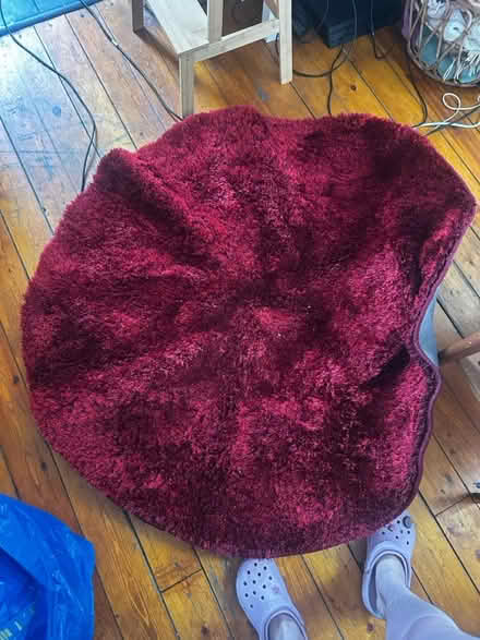 Photo of free red shag rug (stamford hill N16) #1