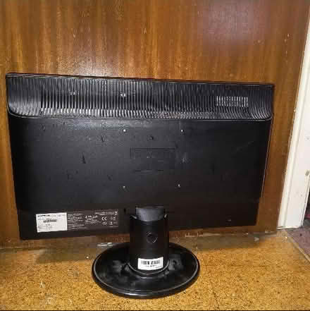 Photo of free pc screen (MK13 bradwell) #2