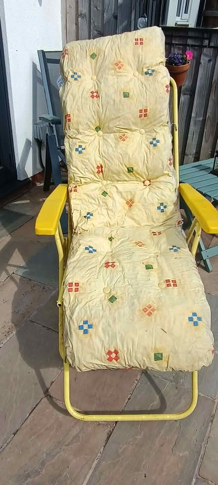 Photo of free Old style sun lounger and chair with cushion (Chapelfields CV5) #1