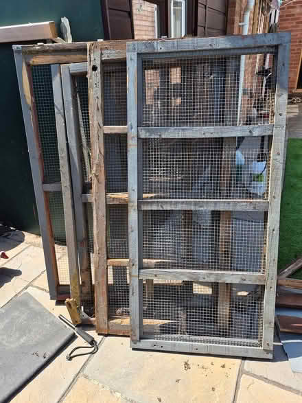 Photo of free 5 panels ... ideal for rabbit hutch (Kingswinford) #1