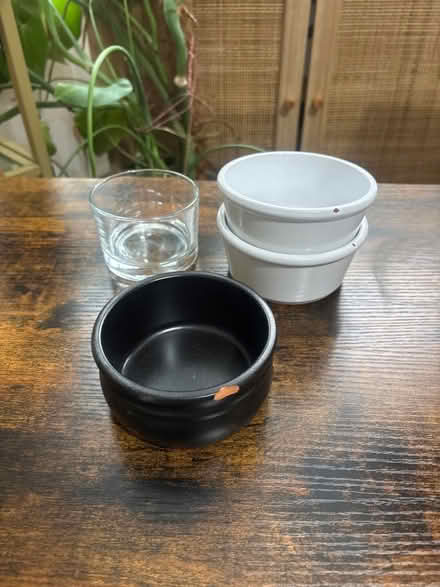 Photo of free Assorted small pots (Bayswater W2) #1