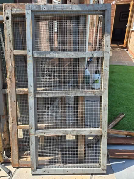 Photo of free 5 panels ... ideal for rabbit hutch (Kingswinford) #2