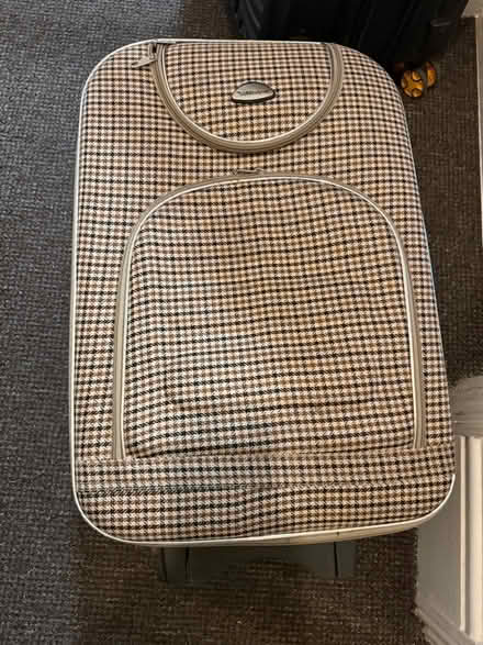 Photo of free Medium luggage (E1 5pt) #1