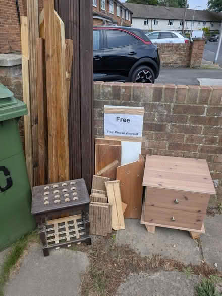 Photo of free Wood and bedside table (Burghfield RG7) #1