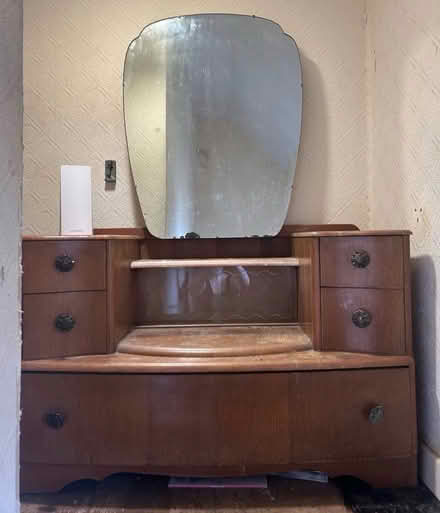 Photo of free Old fashioned dressing table (HR2) #2