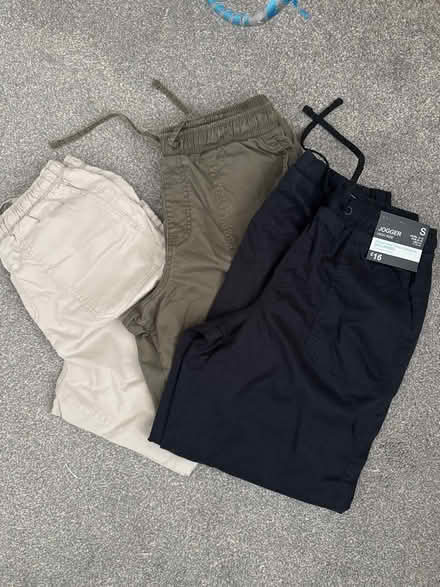 Photo of free Women’s cargo joggers (Barking IG11) #1