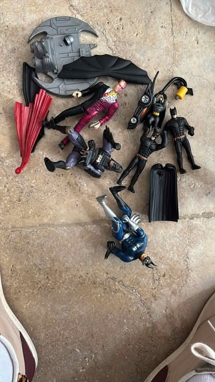 Photo of free Batman figurines (UpperHale GU9) #1
