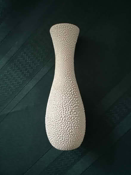 Photo of free Small textured vase (Croton-on-Hudson) #1