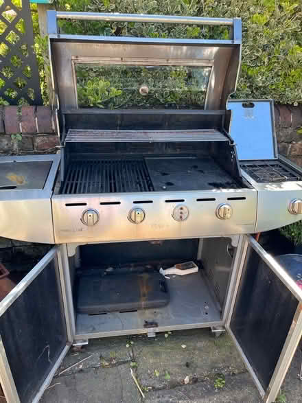 Photo of free Gas barbecue - 5 burner heaven chec (Sale M33) #4