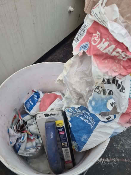Photo of free White tile adhesive and grout, and a float (Wicker S2) #1