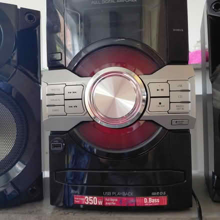 Photo of free Music Centre. Working order but no remote control. (Woodley RG5) #2